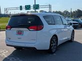 Thumbnail of 2017 Bright White Clearcoat Chrysler Pacifica