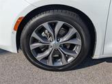 Thumbnail of 2017 Bright White Clearcoat Chrysler Pacifica