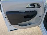 Thumbnail of 2017 Bright White Clearcoat Chrysler Pacifica