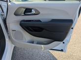Thumbnail of 2017 Bright White Clearcoat Chrysler Pacifica