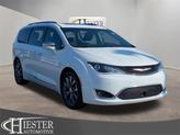 Photo of 2017 Bright White Clearcoat Chrysler Pacifica