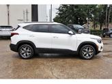Thumbnail of 2022 Snow White Pearl Kia Seltos