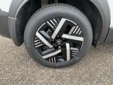 Thumbnail of 2025 Aspen White Tricoat/Super Black Nissan Kicks