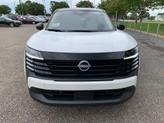 Thumbnail of 2025 Aspen White Tricoat/Super Black Nissan Kicks