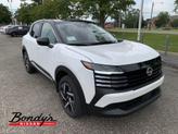 Photo of 2025 Aspen White Tricoat/Super Black Nissan Kicks