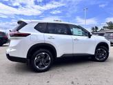 Thumbnail of 2026 Everest White Pearl Tricoat Nissan Rogue