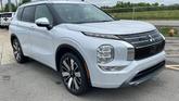 Photo of 2025 White Diamond Mitsubishi Outlander