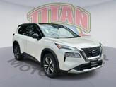 Photo of 2022 White / Black Nissan Rogue