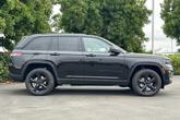 Thumbnail of 2025 Diamond Black Crystal Pearlcoat Jeep Grand Cherokee