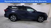 Thumbnail of 2022 Blue Toyota Highlander