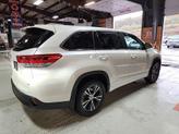 Thumbnail of 2018 Blizzard Pearl Toyota Highlander