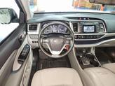 Thumbnail of 2018 Blizzard Pearl Toyota Highlander