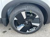 Thumbnail of 2025 2t Wht Blk Roof Nissan Kicks
