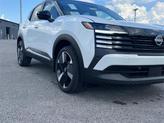 Thumbnail of 2025 2t Wht Blk Roof Nissan Kicks