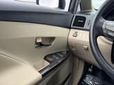 Thumbnail of 2011 Blizzard Pearl Toyota Venza