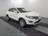 Thumbnail of 2017 White Platinum Metallic Tri-Coat Lincoln MKC