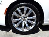 Thumbnail of 2019 Bright White Clearcoat Chrysler 300