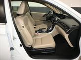 Thumbnail of 2016 White Orchid Pearl Honda Accord