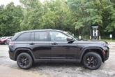 Thumbnail of 2024 Diamond Black Crystal Pearlcoat Jeep Grand Cherokee
