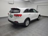 Thumbnail of 2016 Snow White Pearl Kia Sorento
