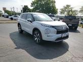 Thumbnail of 2025 Diamond White Mitsubishi Outlander