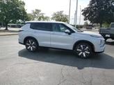 Thumbnail of 2025 Diamond White Mitsubishi Outlander