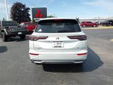 Thumbnail of 2025 Diamond White Mitsubishi Outlander