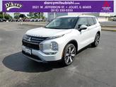 Photo of 2025 Diamond White Mitsubishi Outlander