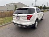 Thumbnail of 2016 White Platinum Clearcoat Metallic Ford Explorer