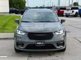 Thumbnail of 2022 Ceramic Gray Clearcoat Chrysler Pacifica