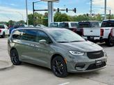 Thumbnail of 2022 Ceramic Gray Clearcoat Chrysler Pacifica