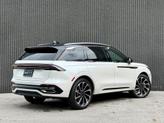 Thumbnail of 2025 White Platinum Clearcoat Metallic Lincoln Nautilus