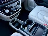 Thumbnail of 2017 Billet Silver Metallic Clearcoat Chrysler Pacifica