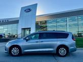 Thumbnail of 2017 Billet Silver Metallic Clearcoat Chrysler Pacifica