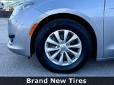 Thumbnail of 2017 Billet Silver Metallic Clearcoat Chrysler Pacifica