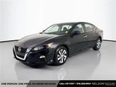 Photo of 2022 Super Black Clearcoat Nissan Altima
