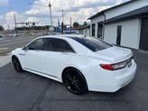 Thumbnail of 2017 White Platinum Tri-Coat Lincoln Continental