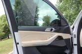 Thumbnail of 2021 Mineral White Metallic BMW X7