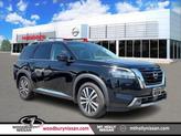 Photo of 2022 Super Black Nissan Pathfinder