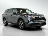 Thumbnail of 2022 Magnetic Gray Metallic Toyota Highlander Hybrid