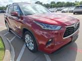 Thumbnail of 2022 Ruby Flare Pearl Toyota Highlander Hybrid