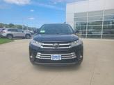 Thumbnail of 2019 Midnight Black Metallic Toyota Highlander