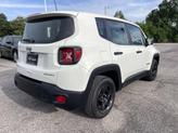 Thumbnail of 2020 Alpine White Clearcoat Jeep Renegade