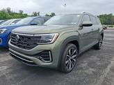 Thumbnail of 2025 Deep Black Pearl Effect Volkswagen Taos