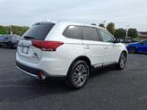 Thumbnail of 2017 Diamond White Pearl Mitsubishi Outlander