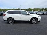 Thumbnail of 2017 Diamond White Pearl Mitsubishi Outlander