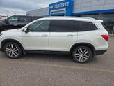 Thumbnail of 2017 White Diamond Pearl Honda Pilot