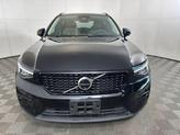 Thumbnail of 2024 Onyx Black Metallic Volvo XC40