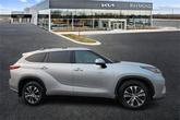 Thumbnail of 2020 Celestial Silver Toyota Highlander Hybrid