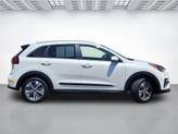 Thumbnail of 2022 Snow White Pearl Kia Niro EV